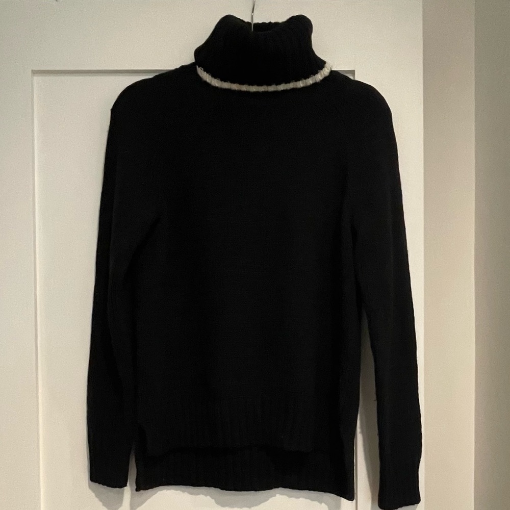 Uniqlo Black Turtle Neck Sweater | Size M